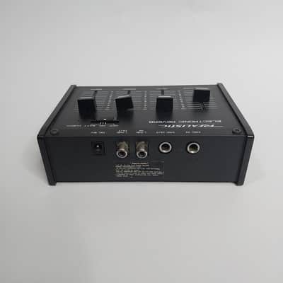 Realistic 32-1110 Desktop Electronic Reverb / Delay 1982 - 1989 image 6