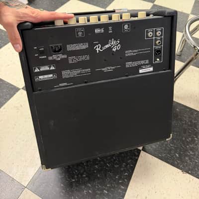 Fender Rumble 40 V3 40-Watt 1x10" Bass Combo 2015 - Present - Black image 4