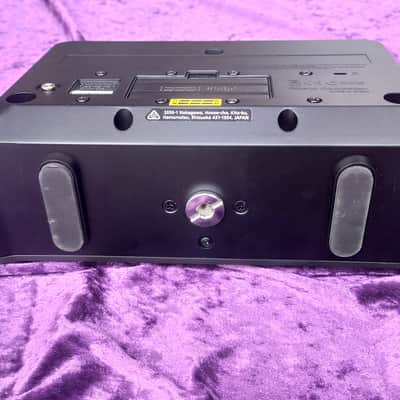 Roland mobile cube * Battery powered mobile amp * up to 15 hours running time * weighs only 2,5 kg * inputs for guitar, microphone, keyboards image 7