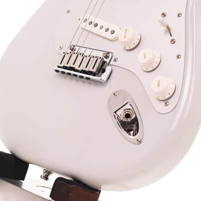Fender American Ultra II Stratocaster with Maple Fretboard 2026 Avalanche 3676gr image 5