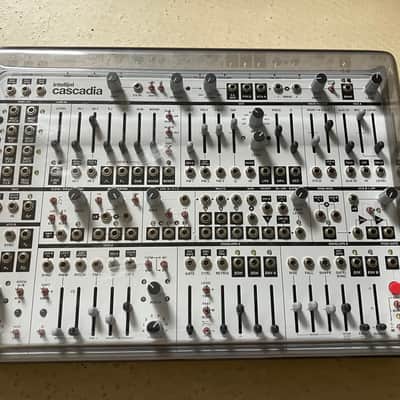 Intellijel Cascadia w/ lid and Intellijel bag image 2