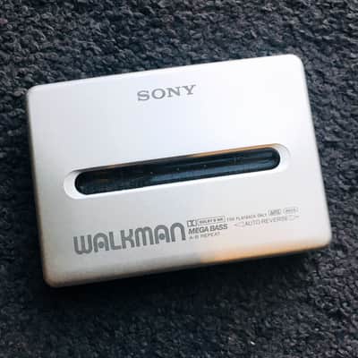 SONY WM-GX677 Walkman Cassette Player, Excellent Silver ! Working ! image 3