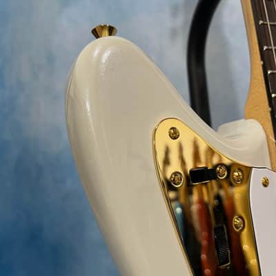 NEW - 2025 Fender Made in Japan Traditional Collection '60s Jaguar – White Pearl / Gold, Matching Headstock MIJ image 5