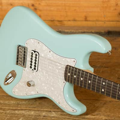 Fender Tom DeLonge Stratocaster - Rosewood - Daphne Blue image 5