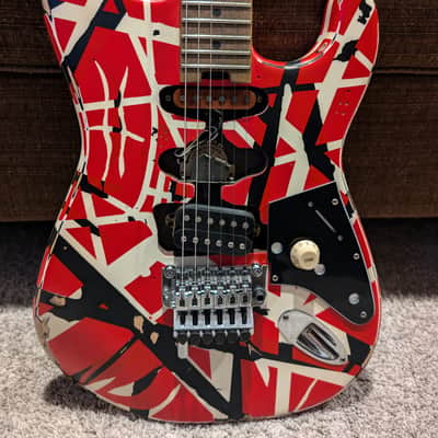 EVH Striped Series Frankie 2020 - Present - Red / White / Black Stripes Relic image 3