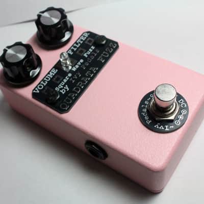 Ivy Pedals Quadrata Fuzz Deluxe - PINK / BLACK 2026 image 5