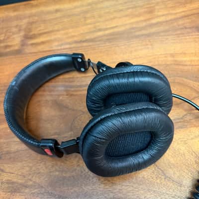 Sony MDR-V6 With New Earpads, Closed Back Studio Reference Headphones image 2