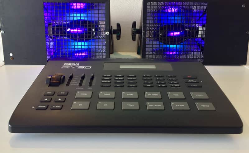 YAMAHA ry 30 80's Black ( very rare / Vintage digital groovebox) Near mint condition ! no AC adaptat image 1