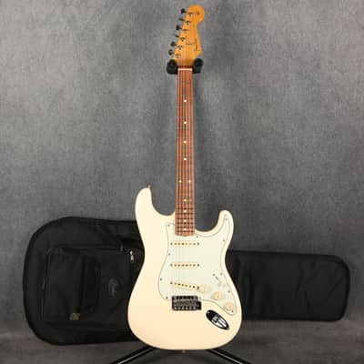 Fender Vintera 60s Stratocaster Modified - Olympic White - 2nd Hand image 2