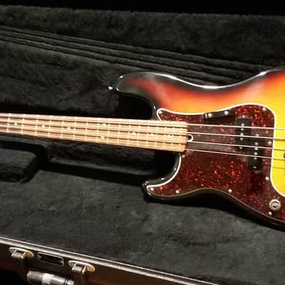 Fender Fender Left-Handed Standard Precision 4 String Bass 3-Tone Sunburst w/Case 1999-2000 3 Tone Sunburst image 1