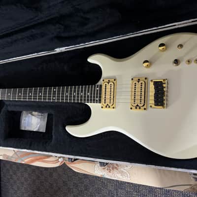 Carvin Guitar Unknown - White image 3