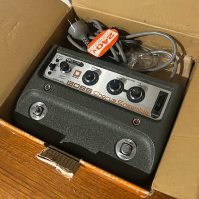Stunning Boss CE-1 chorus 1982 near mint in original box! image 2