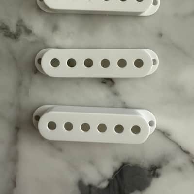 Seymour Duncan SSL-1 Vintage Staggered Strat Pickups with FREE Pure White Covers - White image 8