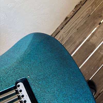 Immagine Squier Paranormal Super-Sonic 2021 - Present - Blue Sparkle electric guitar upgrades - 15