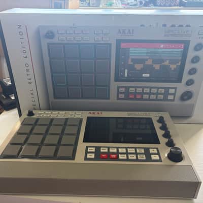 Akai MPC Live II Standalone Sampler / Sequencer Retro Edition 2020 - Present - Grey image 5