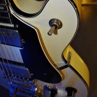 Hagstrom SWEDE L.P. 1976 White Aged,  Geppetto Camelot PAF pups..   Bigsby trem system.  Watch video image 8