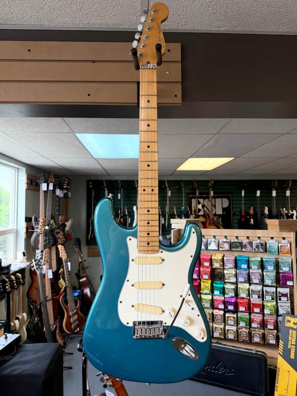 Fender Strat Plus with Maple Fretboard 1987 - 1998 - Lake Placid Blue image 1