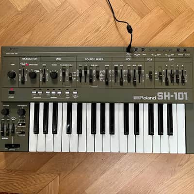 Roland SH-101 32-Key Monophonic Synthesizer 1982 - 1986 - Gray