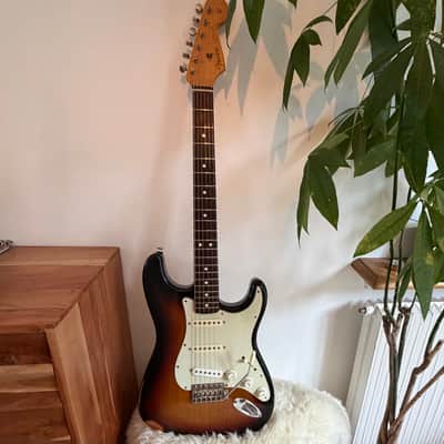 Fender American Vintage '62 Stratocaster 1985 - 1989 3-Color Sunburst image 8