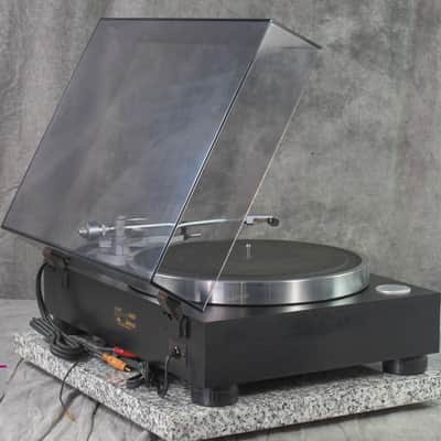 YAMAHA GT-750 Direct Drive Record Player Turntable in Very Good Condition image 3