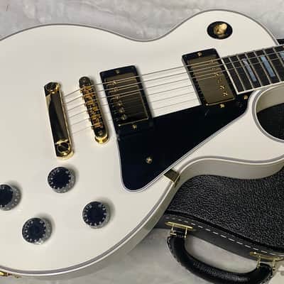 NEW! Gibson Les Paul Custom - Alpine White - Ebony Board - Authorized Dealer - Only 9.9lbs - G06454 image 4