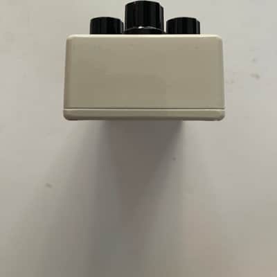 MXR Dunlop M-66 Classic Overdrive White Guitar Effect Pedal image 5