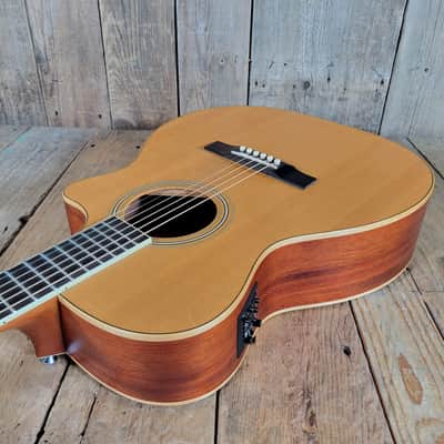 Larrivee OMV-03 2004 Mahogany W/ stock pickup system & hard case- Natural image 11