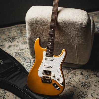 Suhr Classic S Dealer Select Limited Run - Gold w/White Pearl Pickguard, Match Painted Headstock, Gold Hardware & SSCII System image 2