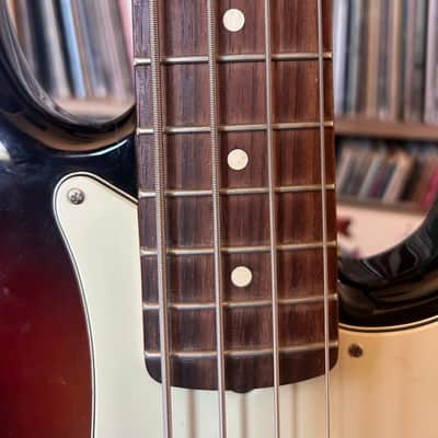 Fender American Professional Precision Bass 2018 - Sunburst image 3