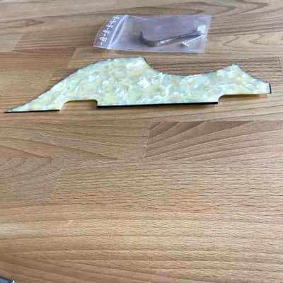 Hofner 500/1 violin bass pickguard cream pearl image 2