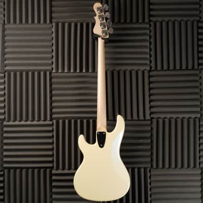 G&L USA SB-2 - 1999 - White image 9