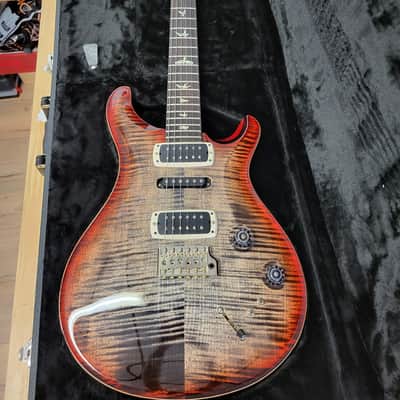 PRS Modern Eagle V 2023 - Charcoal Cherry Burst image 1