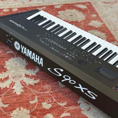 YAMAHA S90 XS 88-Key Synthesizer Stage Piano image 9