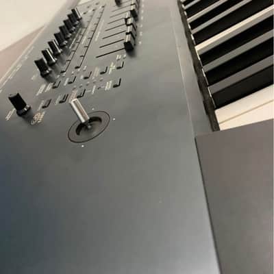 Korg Kronos X 73 - Black Used