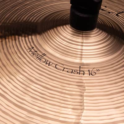 Paiste 16" Signature Mellow Crash image 3