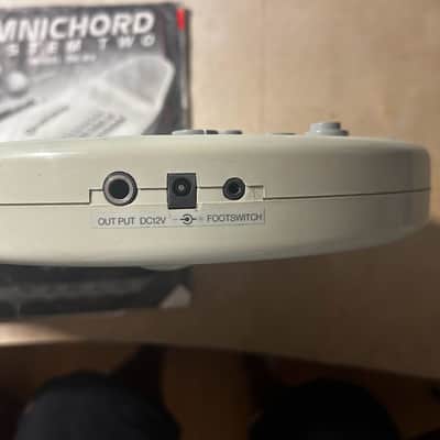 Suzuki OM-84 Omnichord 1984 - Ivory image 4