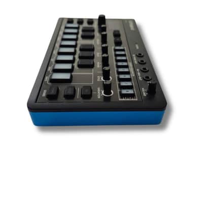 Roland J-6 AIRA Compact Chord Synthesizer 2022 - Present - Black image 5