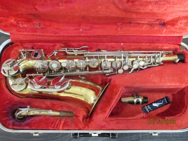 Armstrong brand Saxophone with mouthpiece, reed and case. Made in USA image 1