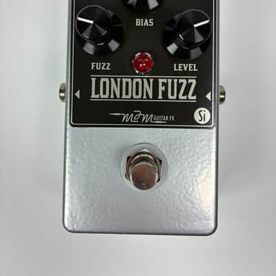 M & M London Fuzz Si - Excellent Condition with Box and Documents image 1