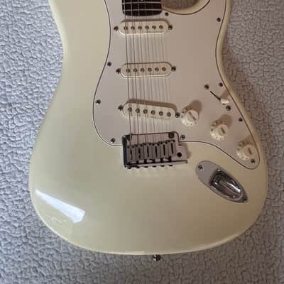 Fender Jeff Beck Artist Series Stratocaster with Hot Noiseless Pickups 2001 - Present - Olympic White image 4