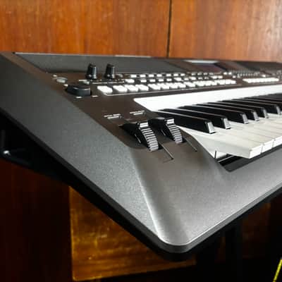 Yamaha PSR-S670 61-key Arranger Workstation w/ bag image 7