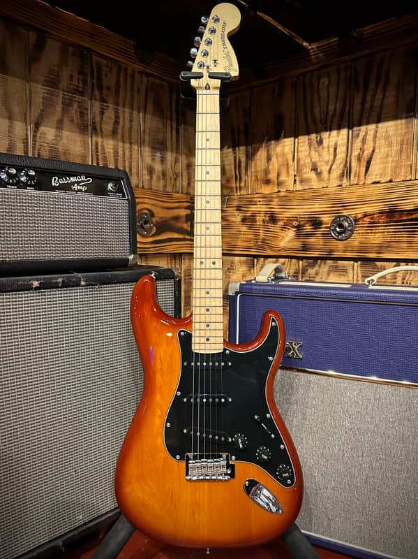 Fender Deluxe Stratocaster HSS with Maple Fretboard 2021 - 75th Anniversary- Tobacco Sunburst