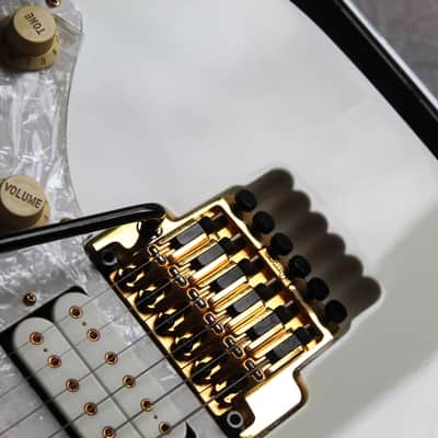 IBANEZ  "JEM7V White (F0713097) with her papers and original Hardcase" 3, 59 KG image 9