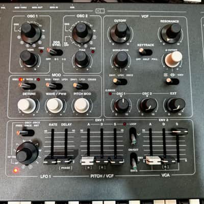 UDO DMNO 8-voice Polyphonic Hybrid Keyboard Synthesizer - Black image 7