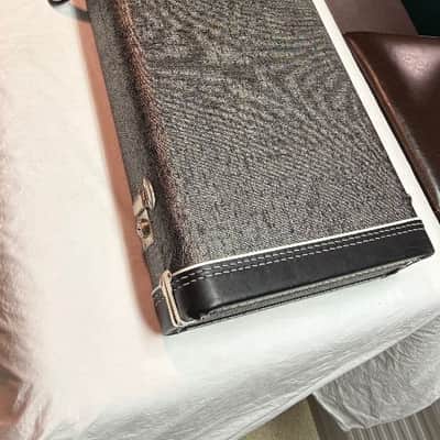 FENDER MUSTANG BASS CASE-SILVER/GREY REISSUE-NEW! image 4