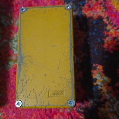 MXR Distortion +  Script Logo Pre-1977 - Vintage Yellow image 4