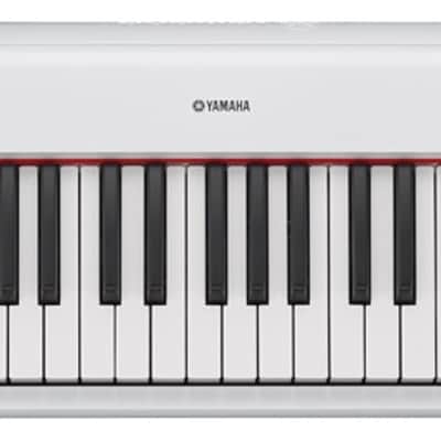 Yamaha Piaggero NP12 61-Key Portable Keyboard with Power Adapter - White image 2