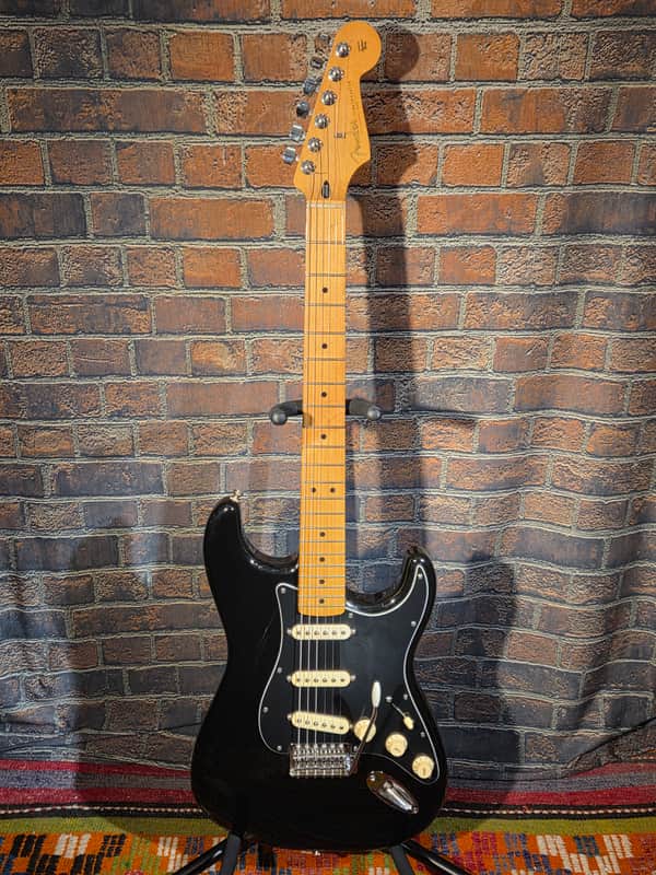Fender 2018 Player Stratocaster Maple Fretboard Black image 1
