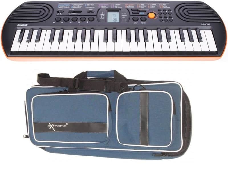 Casio Sa76 Tastiera Portatile 44 Tasti Mini Scuole Medie Pianola Polifonica 100 Toni 50 Accompagnamenti 10 Brani + Borsa Imbottita Bundle image 1