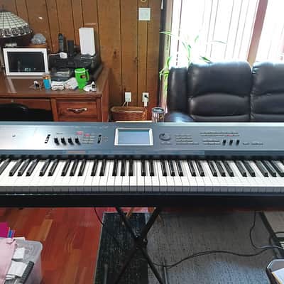 Korg Triton Extreme 88-Key 120-Voice Polyphonic Workstation 2005 - 2009 - Black